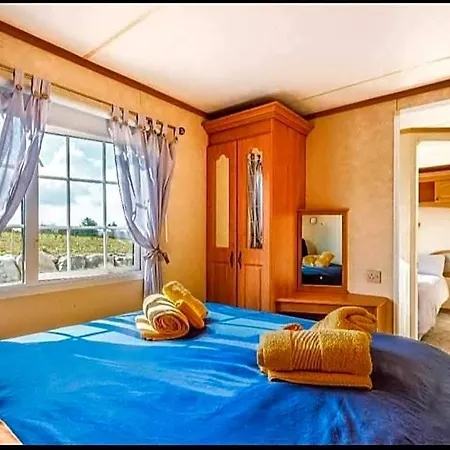 Attymchugh Hotel *